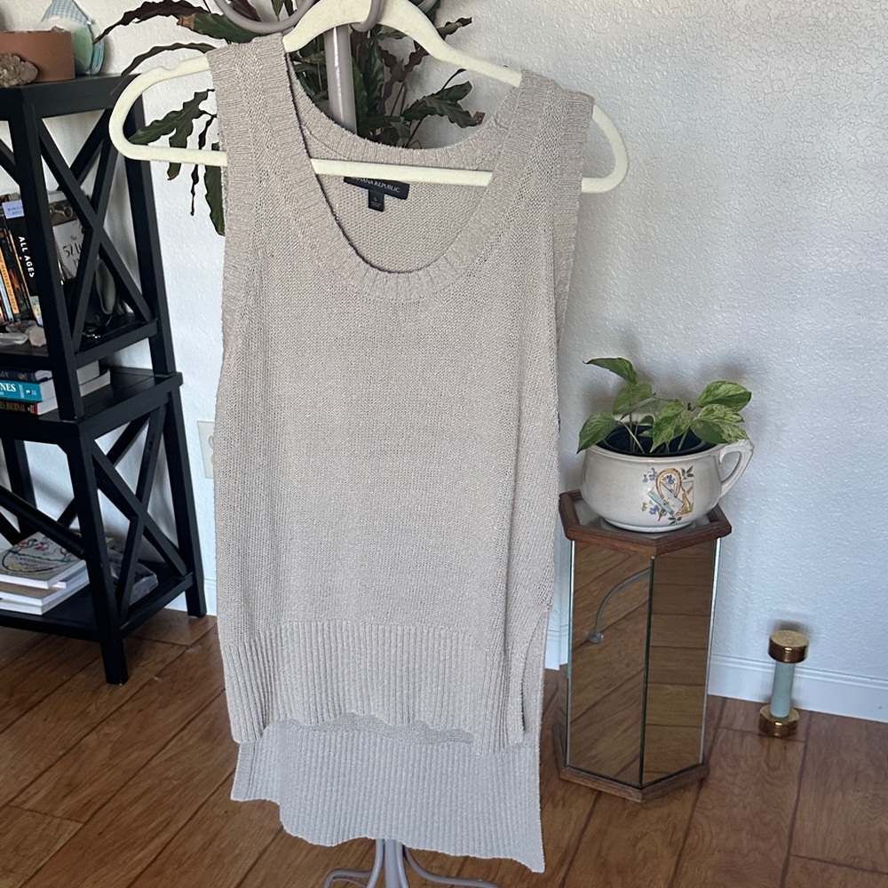 Banana Republic Sleeveless Knit Top in Cream